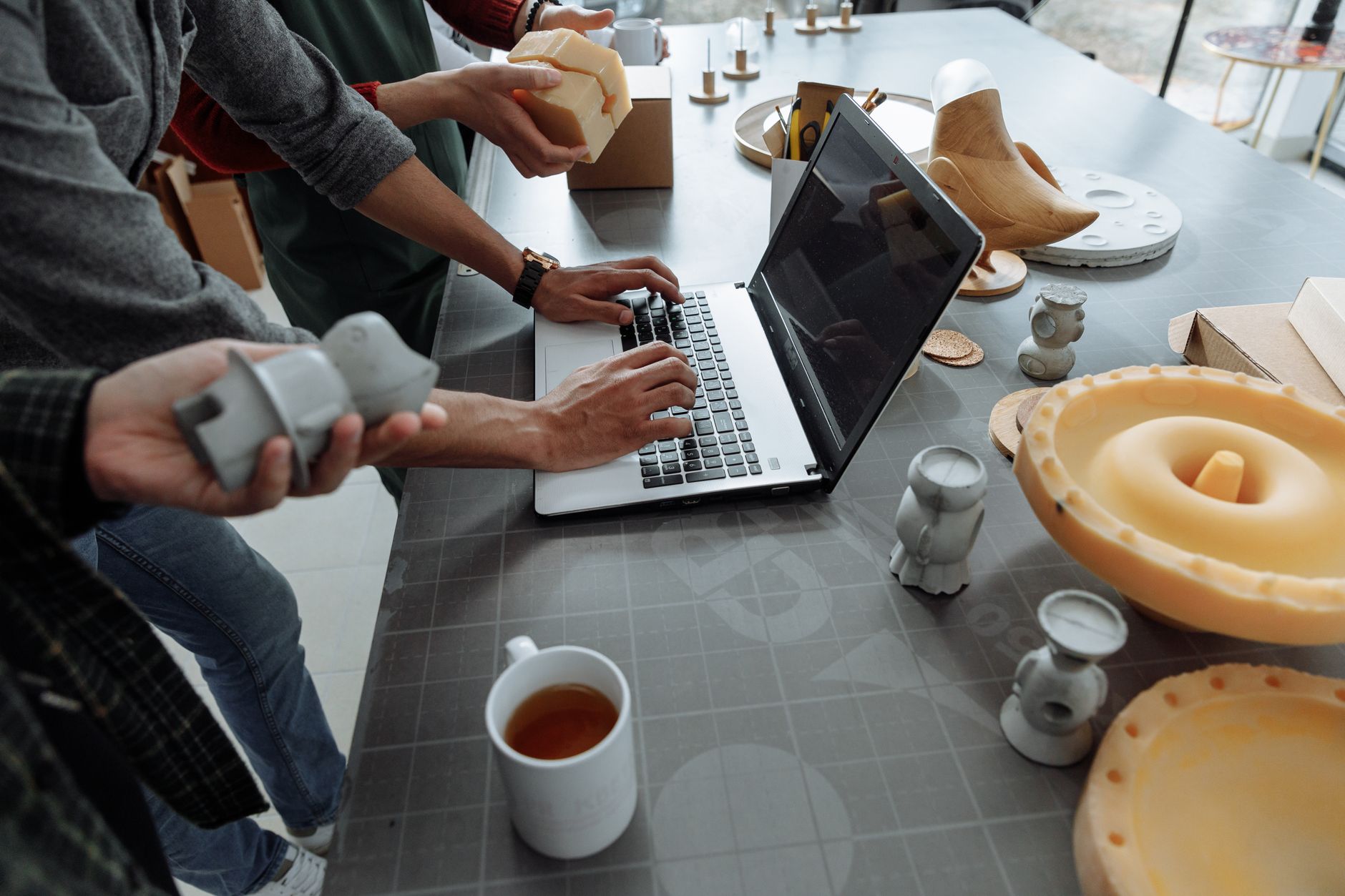 Espacio de trabajo colaborativo de una empresa tecnológica
