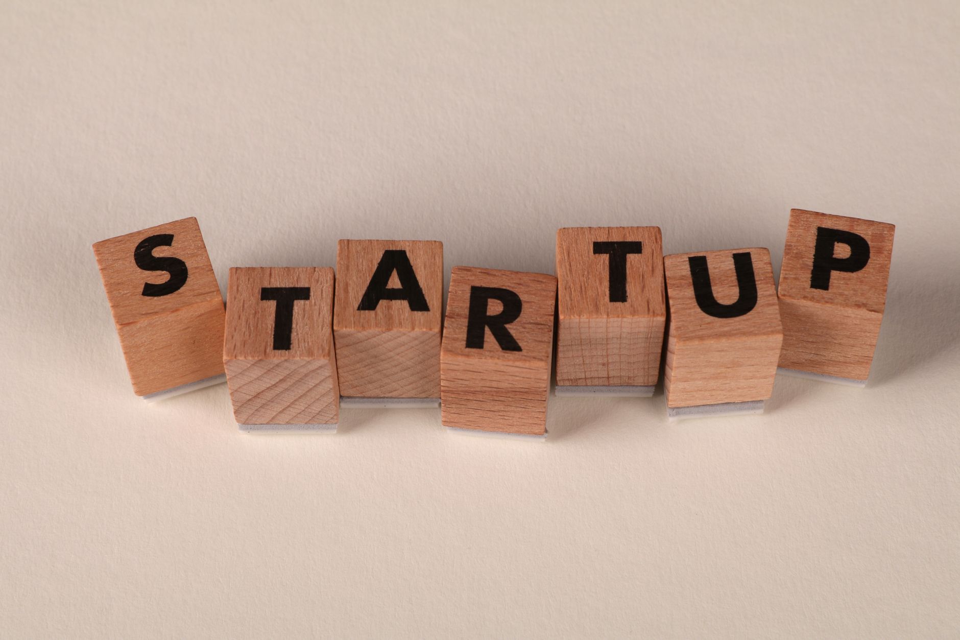 Reunión de trabajo en una oficina de startup