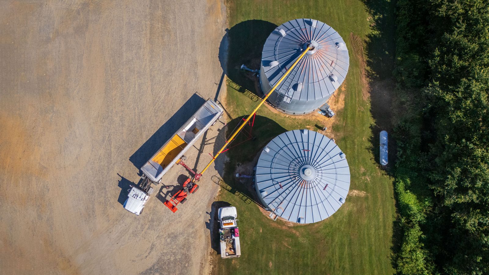 Silos de granos y terminal portuaria de exportación de materias primas agrícolas